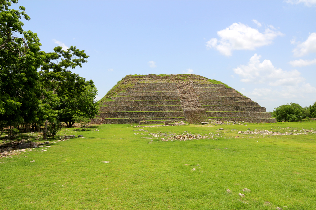 pyramide maya izamal